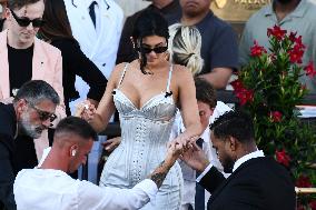 Kylie And Kendall Jenner Leaving Hotel On Bezos-Sanchez Wedding Day - Venice