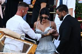 Kylie And Kendall Jenner Leaving Hotel On Bezos-Sanchez Wedding Day - Venice