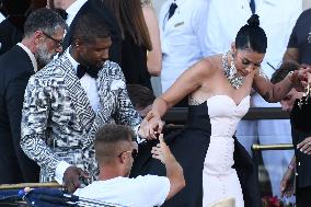 Usher And Wife Leaving Hotel On Bezos-Sanchez Wedding Day - Venice