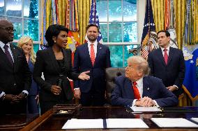 Trump Meets Congo And Rwanda Officials Following Peace Agreement - Washington
