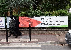 Palestinian flags at La Courneuve town hall - La Courneuve