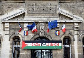 Palestinian flags at La Courneuve town hall - La Courneuve