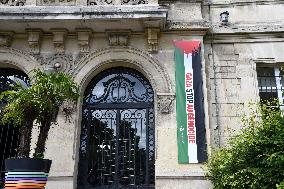 Palestinian flags at La Courneuve town hall - La Courneuve