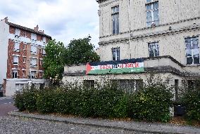 Palestinian flags at La Courneuve town hall - La Courneuve