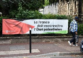 Palestinian flags at La Courneuve town hall - La Courneuve