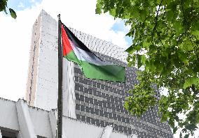 Palestinian flags at La Courneuve town hall - La Courneuve