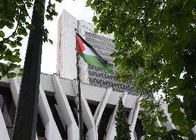 Palestinian flags at La Courneuve town hall - La Courneuve