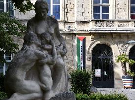 Palestinian flags at La Courneuve town hall - La Courneuve