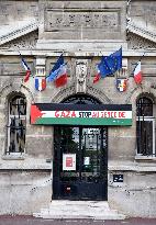 Palestinian flags at La Courneuve town hall - La Courneuve