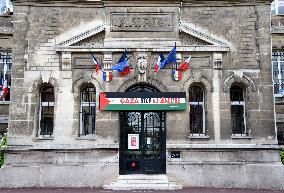 Palestinian flags at La Courneuve town hall - La Courneuve
