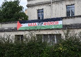 Palestinian flags at La Courneuve town hall - La Courneuve