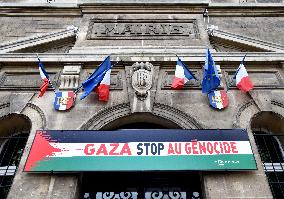 Palestinian flags at La Courneuve town hall - La Courneuve