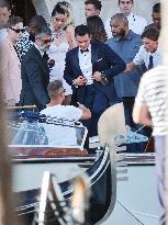 Orlando Bloom leaves hotel to Bezos wedding ceremony - Venice