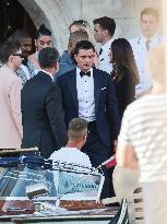 Orlando Bloom leaves hotel to Bezos wedding ceremony - Venice