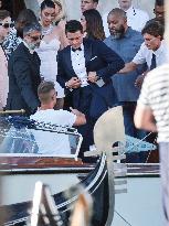 Orlando Bloom leaves hotel to Bezos wedding ceremony - Venice