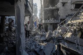 At Least 40 Killed By Israeli Airstrike in Gaza City - Palestine