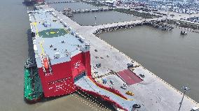 World Largest Loading Capacity Car Roll-on/roll-off Ship