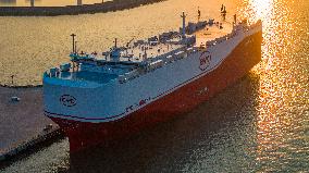 World Largest Loading Capacity Car Roll-on/roll-off Ship