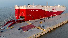 World Largest Loading Capacity Car Roll-on/roll-off Ship