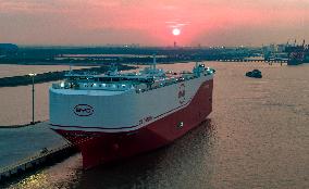 World Largest Loading Capacity Car Roll-on/roll-off Ship
