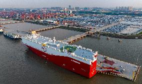 World Largest Loading Capacity Car Roll-on/roll-off Ship