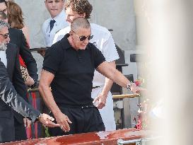 - Guests Leave The Gritti Palace to Jeff Bezos Wedding - Venice