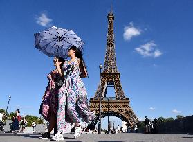 France On Heatwave Alert - Paris