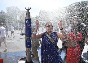 France On Heatwave Alert - Paris