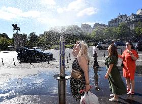 France On Heatwave Alert - Paris