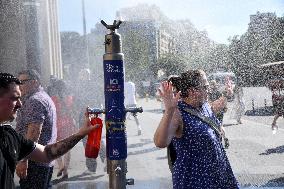 France On Heatwave Alert - Paris
