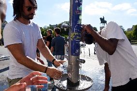 France On Heatwave Alert - Paris