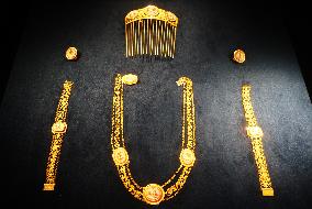 Century Treasures Art Exhibition in Hangzhou