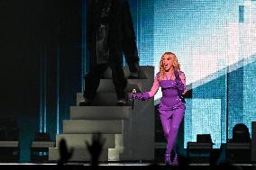 Kylie Minogue Performs At The Accor Arena - Paris