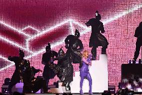Kylie Minogue Performs At The Accor Arena - Paris