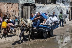 Palestinians Flee to Southern Gaza Strip
