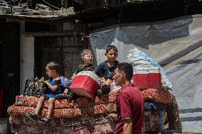 Palestinians Flee to Southern Gaza Strip