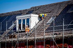 Construction Workers During The National Heat Plan - Gouda