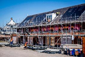 Construction Workers During The National Heat Plan - Gouda