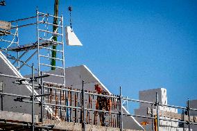 Construction Workers During The National Heat Plan - Gouda