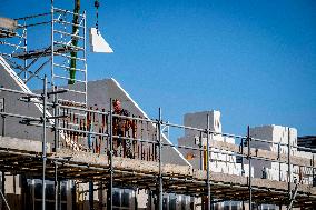 Construction Workers During The National Heat Plan - Gouda