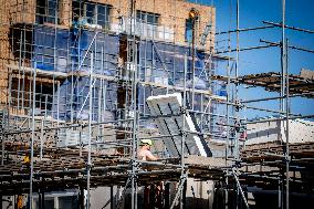 Construction Workers During The National Heat Plan - Gouda
