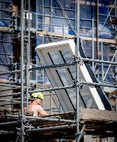 Construction Workers During The National Heat Plan - Gouda