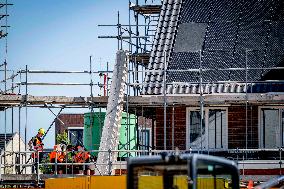 Construction Workers During The National Heat Plan - Gouda