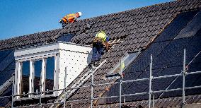 Construction Workers During The National Heat Plan - Gouda