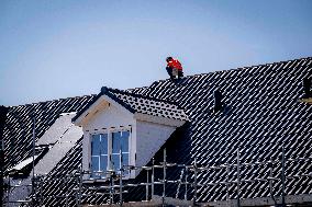 Construction Workers During The National Heat Plan - Gouda