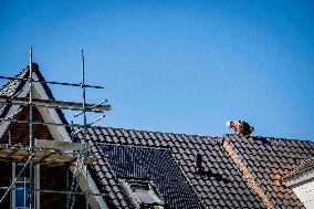 Construction Workers During The National Heat Plan - Gouda