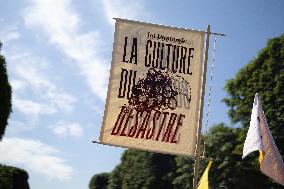 Farmers banquet against the Duplomb law - Paris