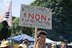 Farmers banquet against the Duplomb law - Paris