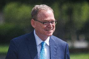 White House: NEC Director Kevin Hassett outside West Wing