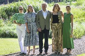 Royal Family s Traditional Photo Session - The Hague